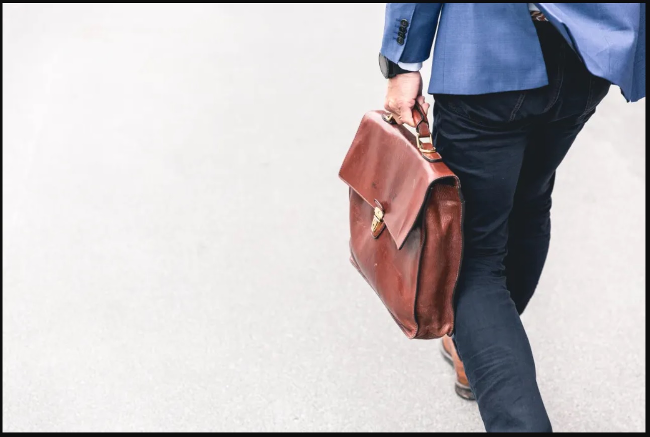 裁員潮靠個人品牌變現？海外代購、團購開團竟也能電商創業！