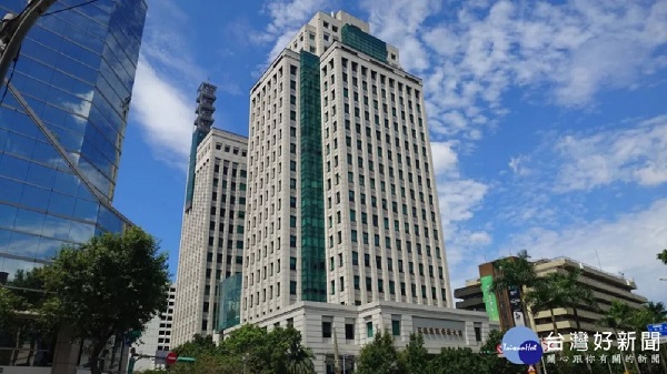 國外網購3C寄回台被收750元審查費 NCC:僅適用郵寄、民眾自攜5部以下回台免繳